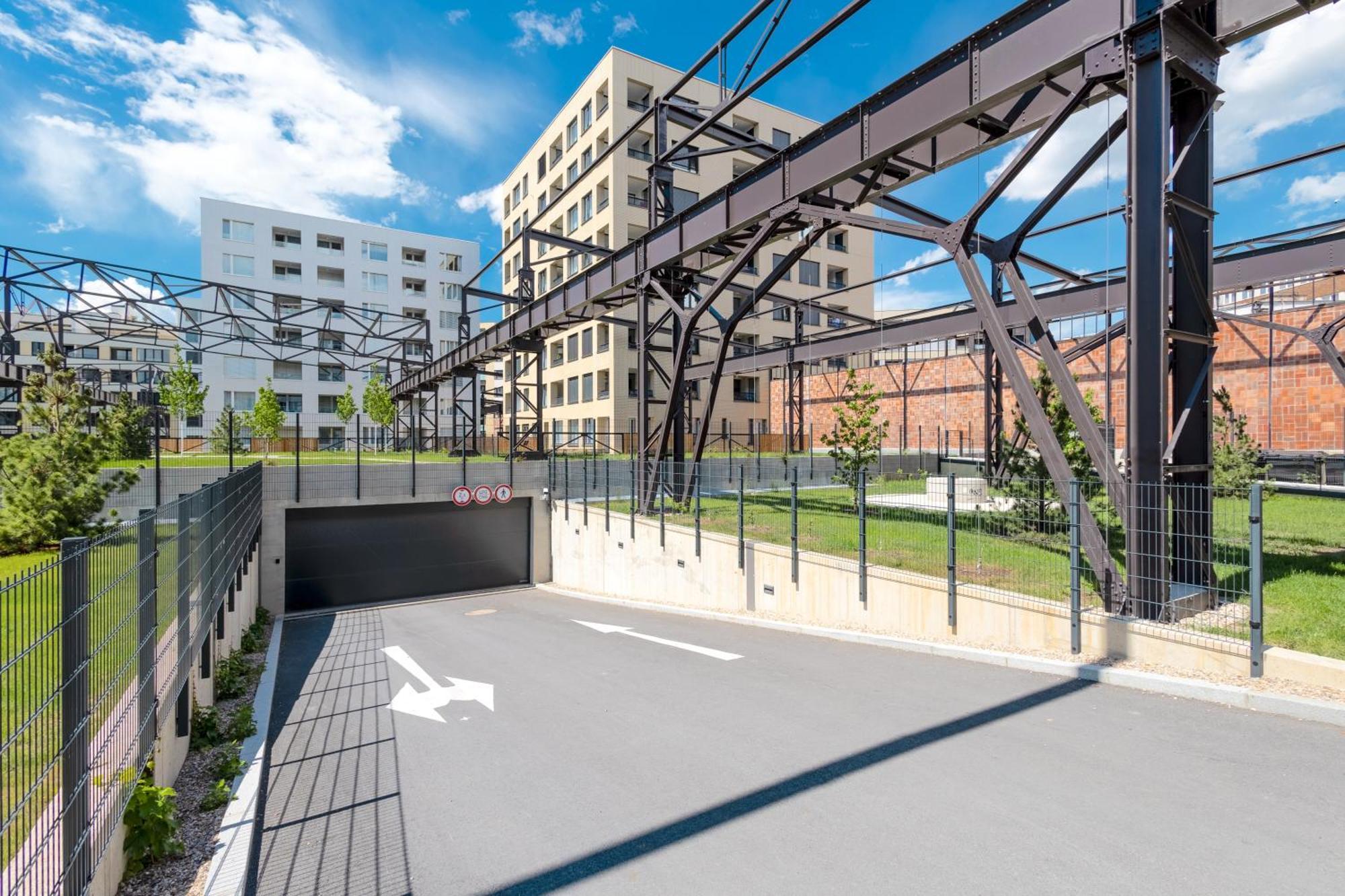 Bright 2Br - 7Th Floor, Balcony, Free Parking By Gravity Prague公寓 外观 照片