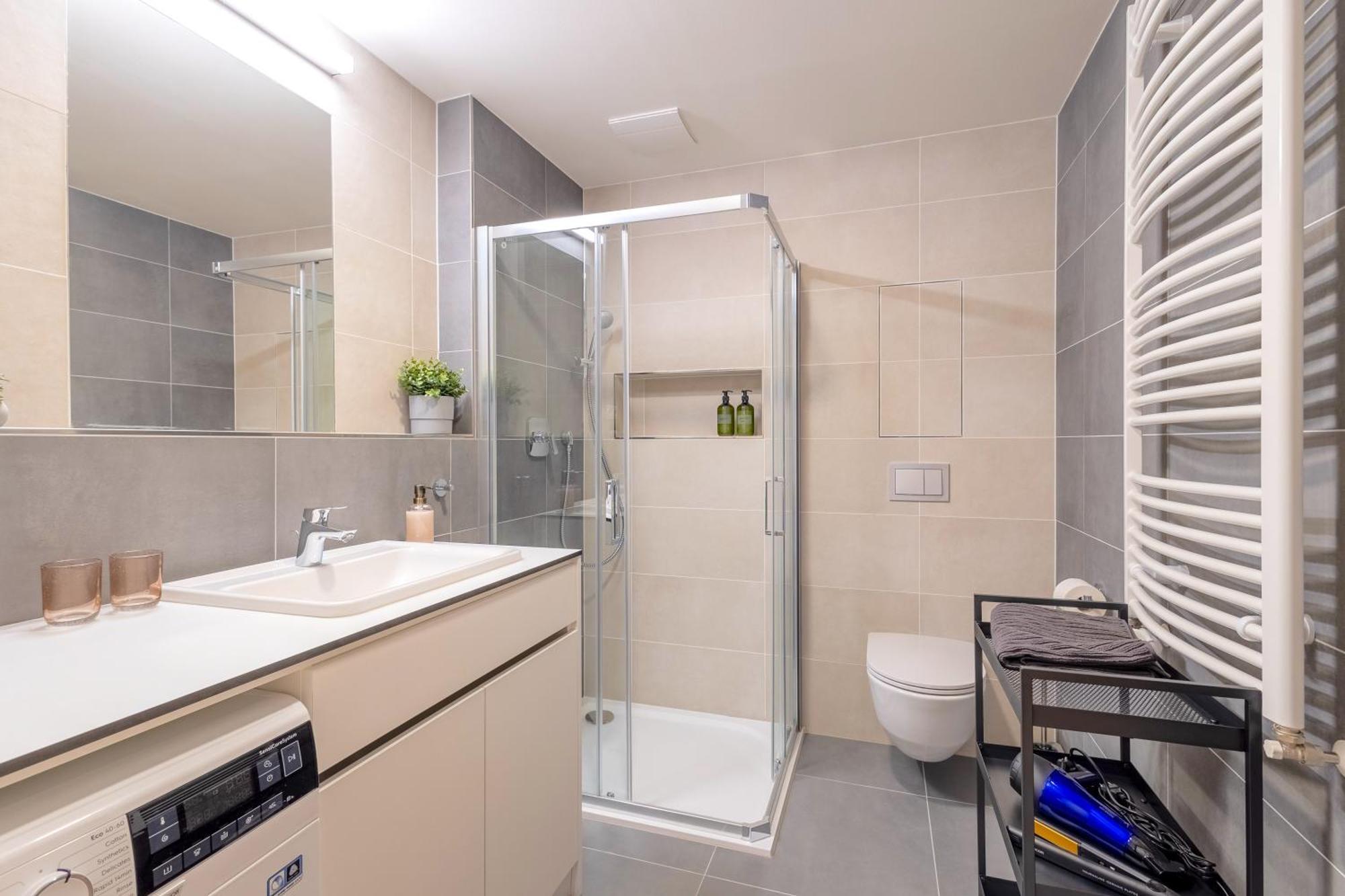 Bright 2Br - 7Th Floor, Balcony, Free Parking By Gravity Prague公寓 外观 照片