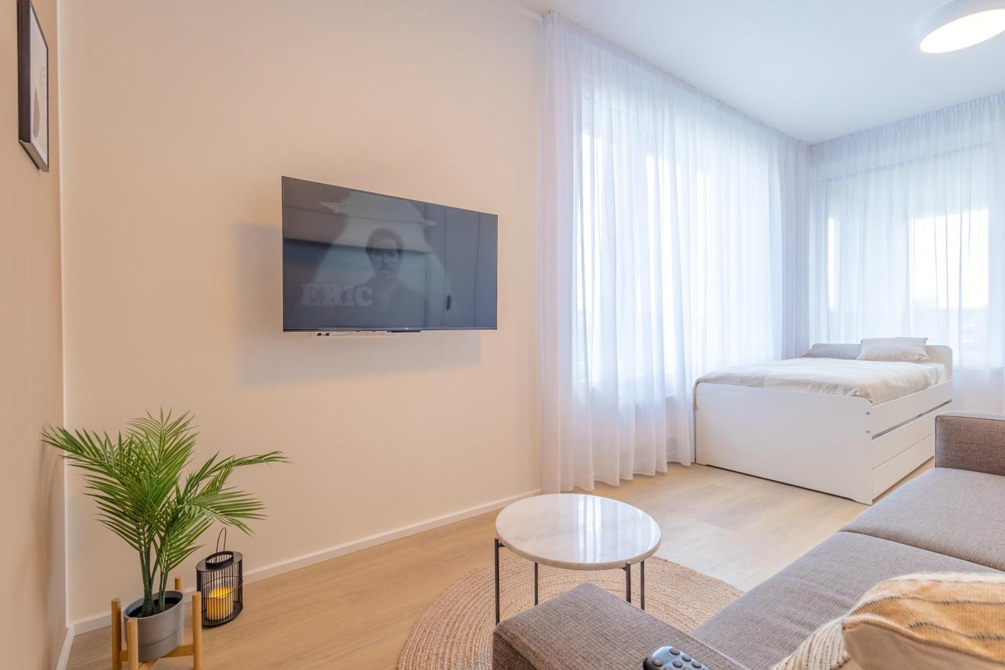 Bright 2Br - 7Th Floor, Balcony, Free Parking By Gravity Prague公寓 外观 照片