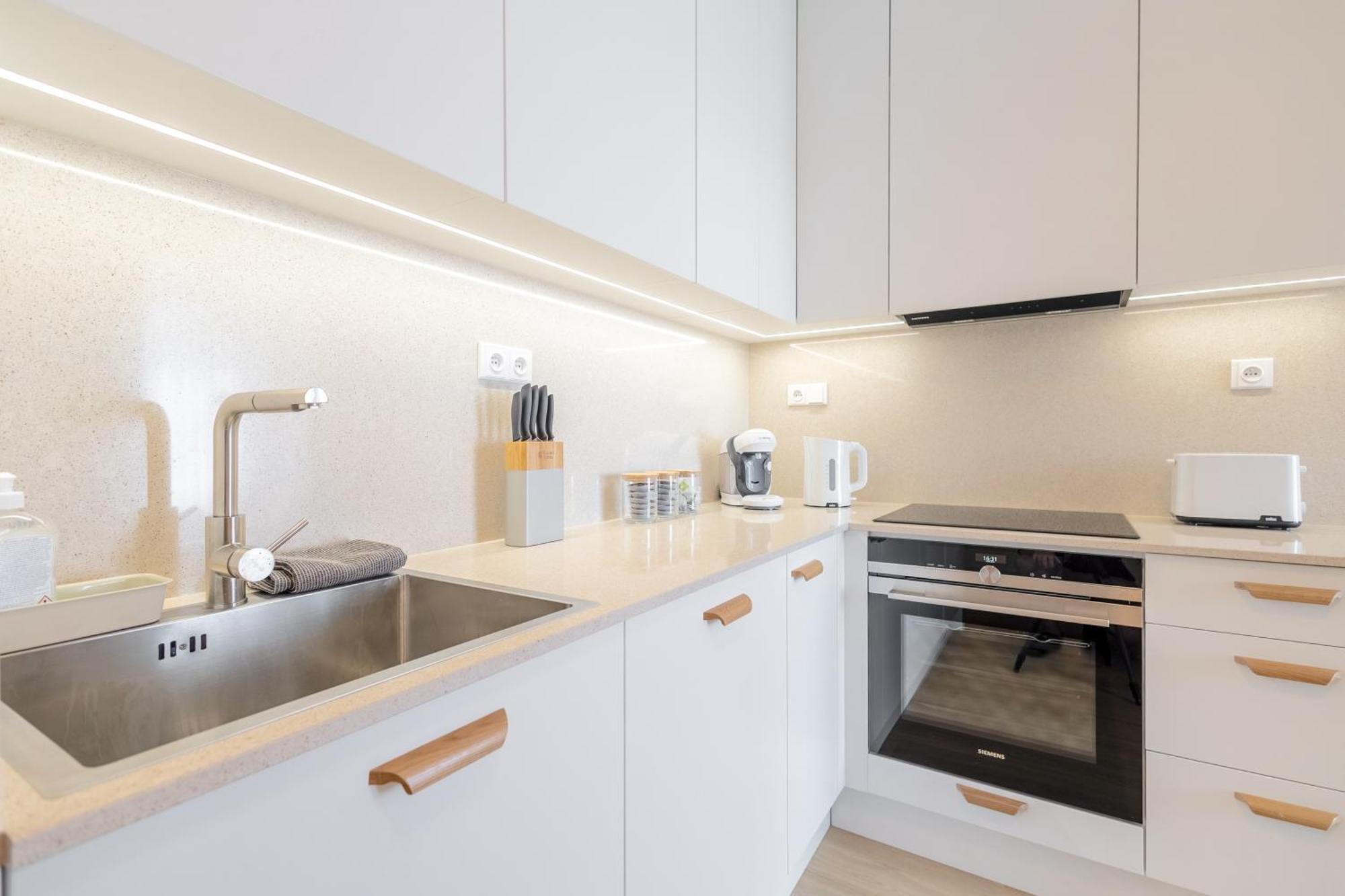 Bright 2Br - 7Th Floor, Balcony, Free Parking By Gravity Prague公寓 外观 照片